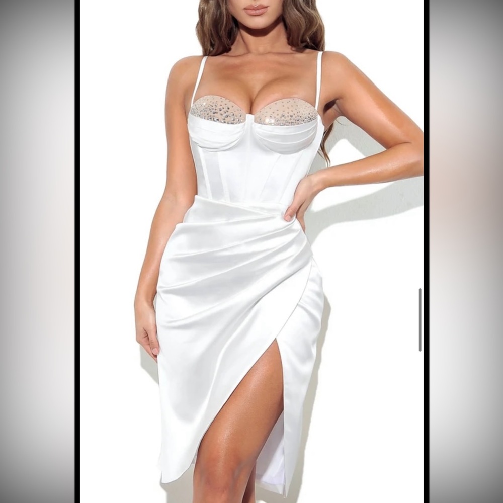 NEW WITH TAGS: Miss Circle White Cocktail Dress. Never Worn